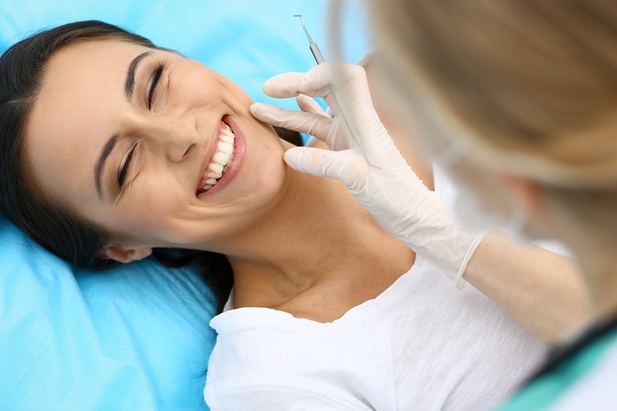 Seamless Smiles: Exploring the Advantages of Tooth-Colored Fillings